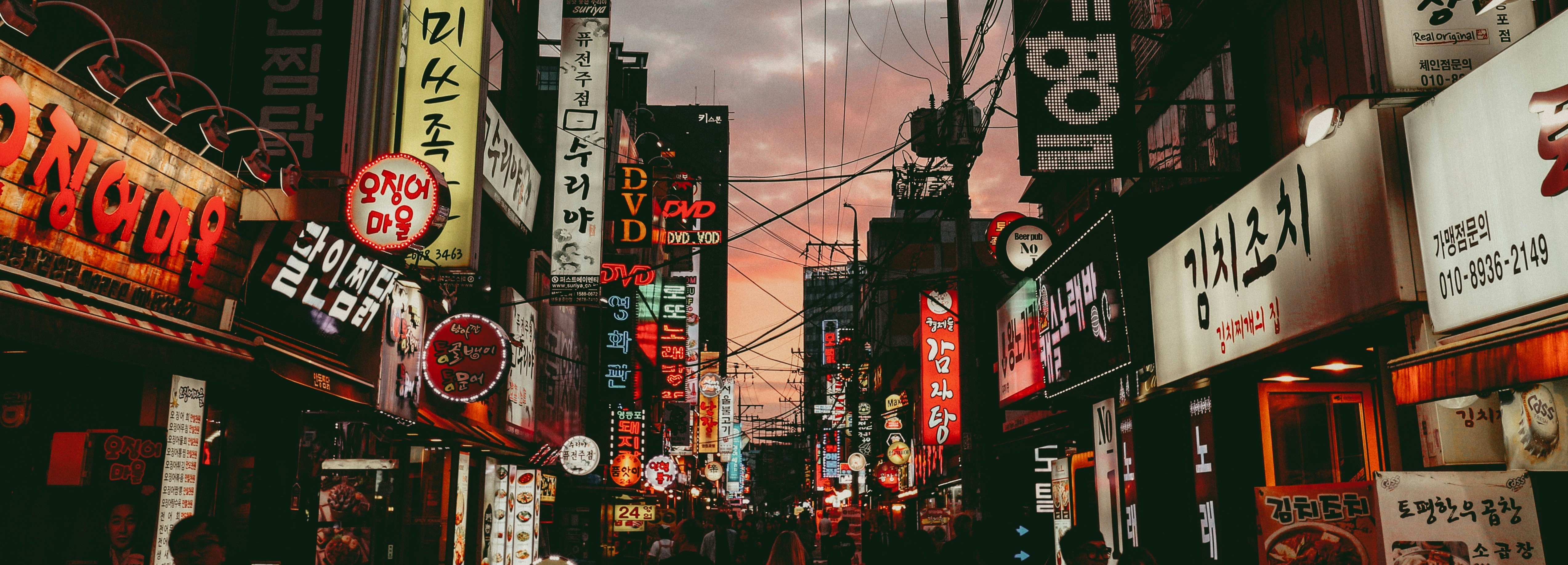 Sunset on a Seoul street